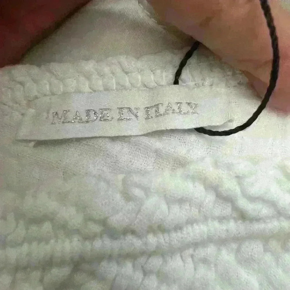 Elegant White Off-Shoulder Dress - Picture 11 of 15